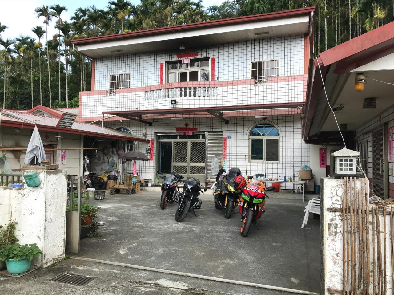 Sun Moon Lake B&B Yuchi Bagian luar foto