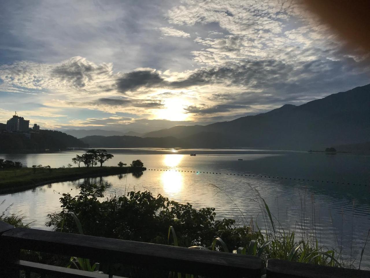 Sun Moon Lake B&B Yuchi Bagian luar foto